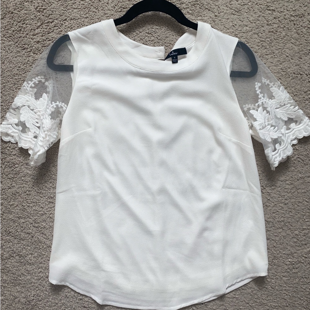 Lulus embroidered top. NWT